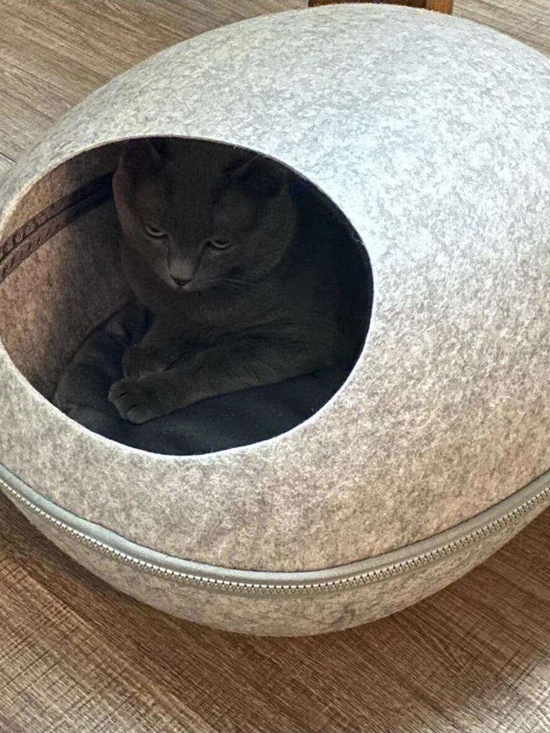 Katzenbett aus Naturfilz – gemütliche Katzenhöhle mit Kissen